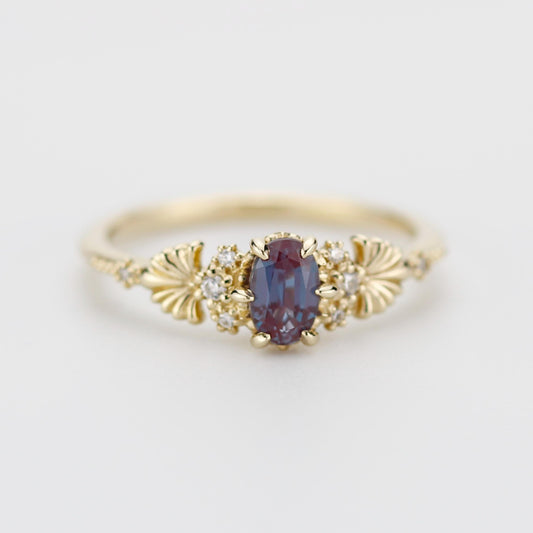 18K Gold Alexandrite Engagement Ring with Natural Diamond Side Stones – Vintage-Inspired Lab-Created Alexandrite Jewelry for Women
