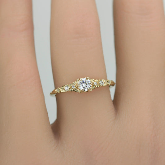 Vintage-Inspired 18K Gold Engagement Ring with round Natural Diamond, Leaf Detail, and Nature-Inspired Design, Unique Wedding Ring