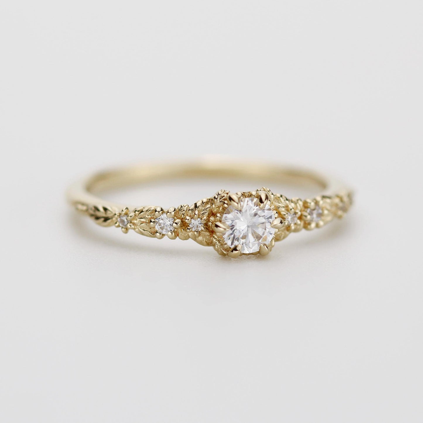 Vintage-Inspired 18K Gold Engagement Ring with round Natural Diamond, Leaf Detail, and Nature-Inspired Design, Unique Wedding Ring