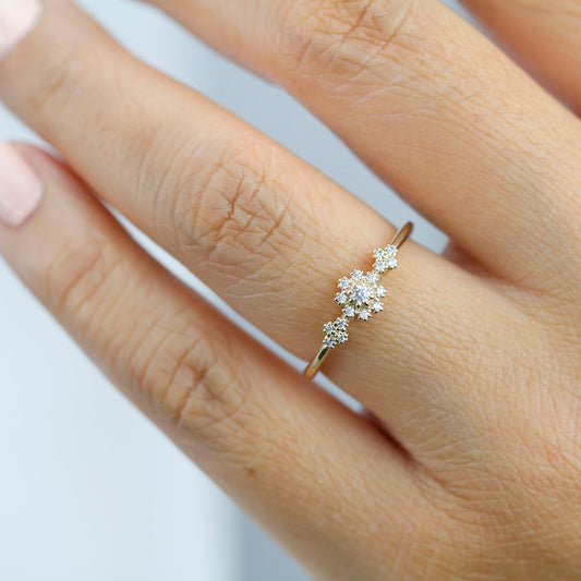 Diamond cluster engagement ring round - NOOI JEWELRY