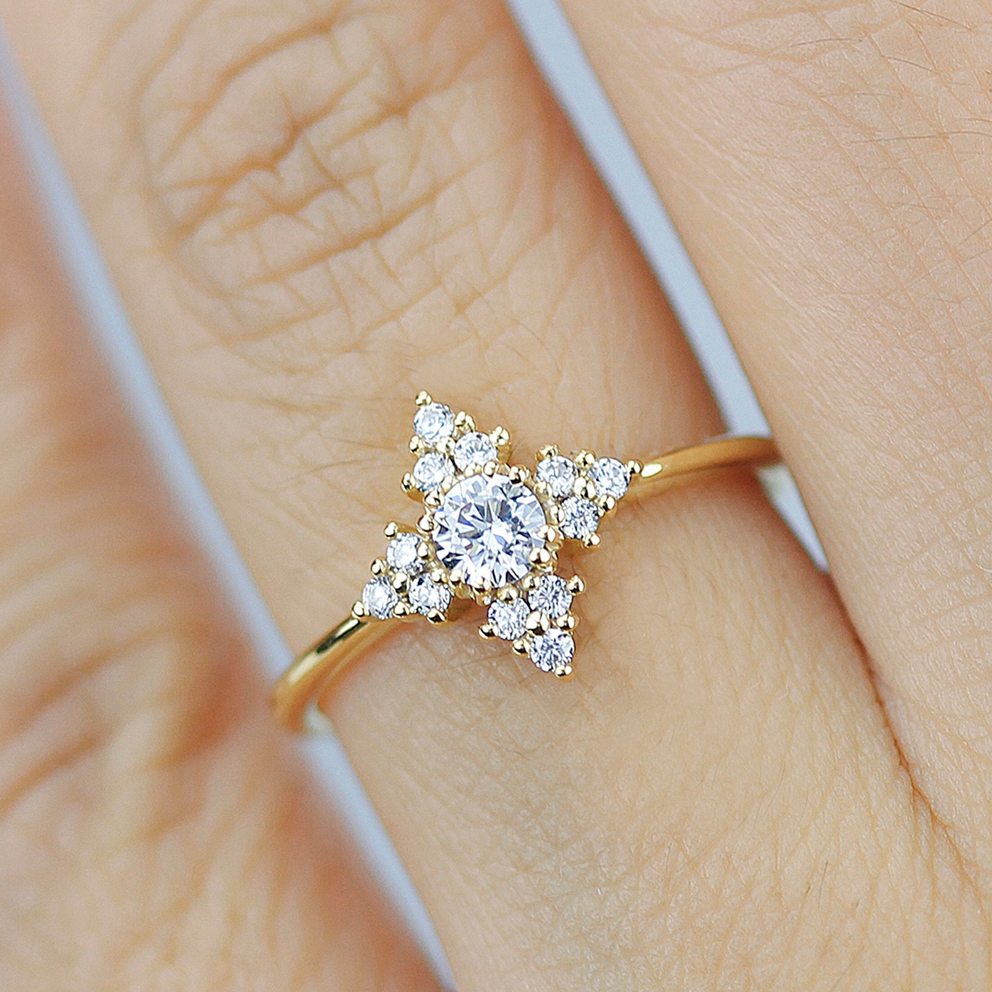 18K Gold Snowflake Diamond Ring Center Cluster