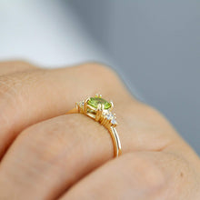 Load image into Gallery viewer, 6 mm round peridot and diamonds cluster engagement ring - NOOI JEWELRY