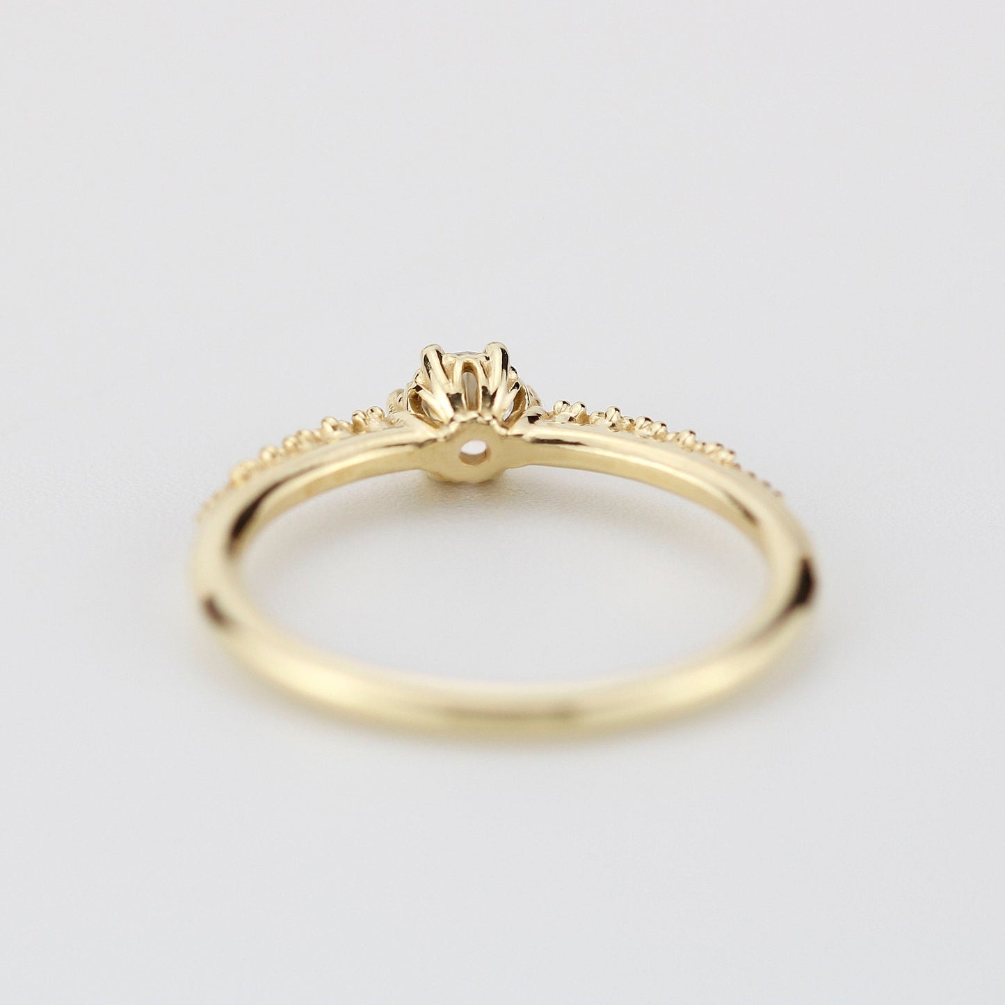 Round diamond engagement rings with side stones | prong setting diamond engagement ring - NOOI JEWELRY