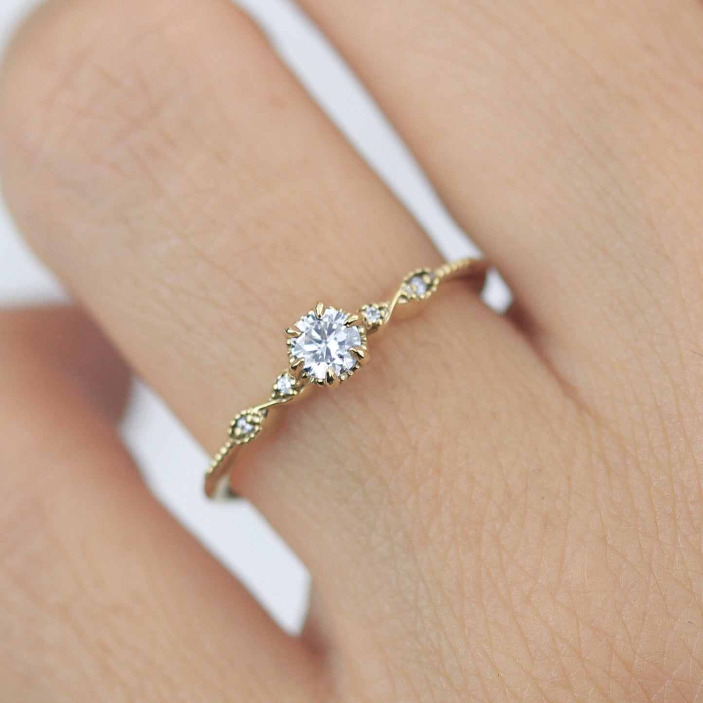 Simple diamond ring, twisted ring, cross over diamond ring, vintage ring | R 363WD