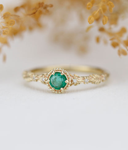 Emerald Ring with Leaves and Diamonds in 18k Gold - Round Rosmaris 4