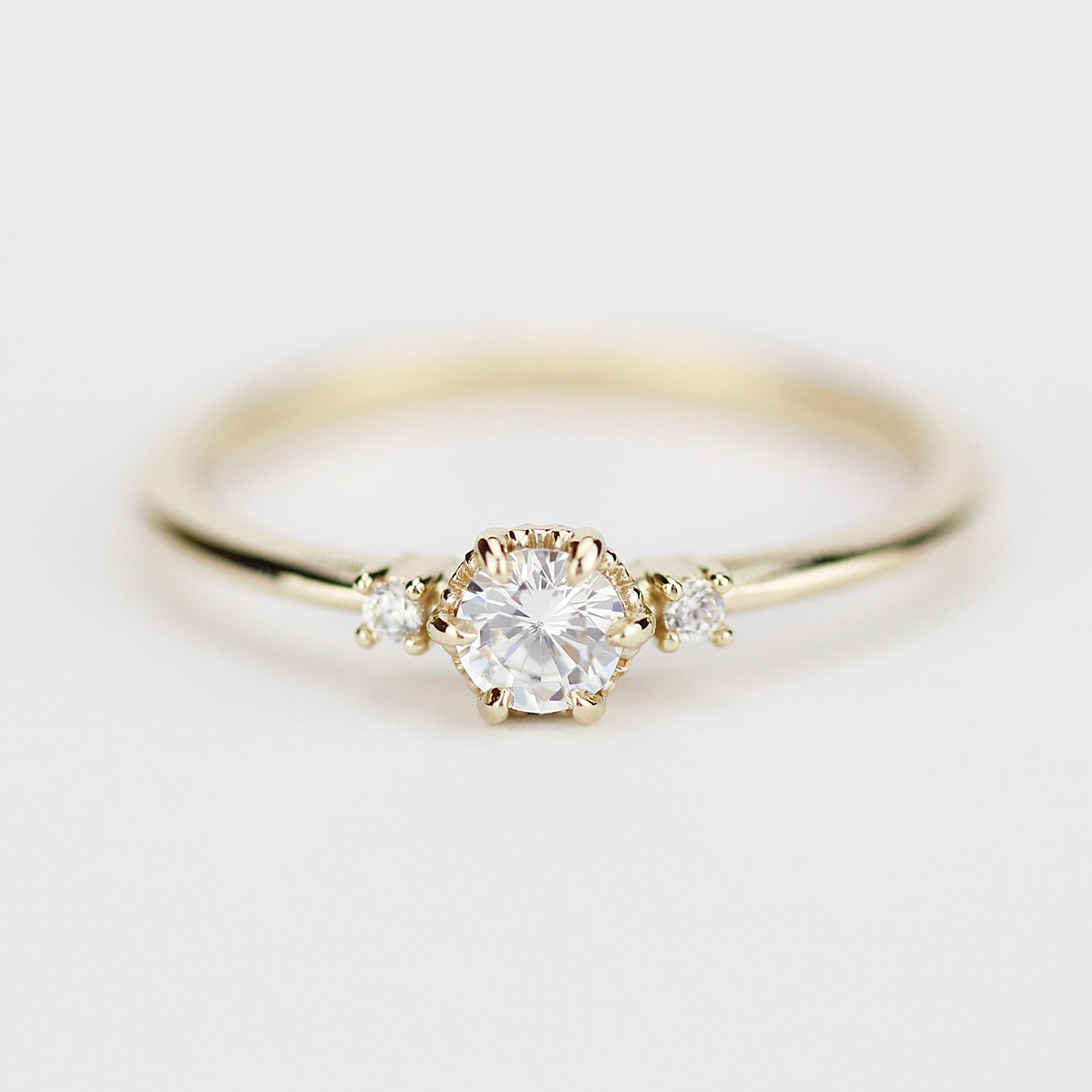 18 Karat Gold Dreistein Vintage-Kronen-Diamantring | 0,2 Karat Naturdiamant Verlobungsring