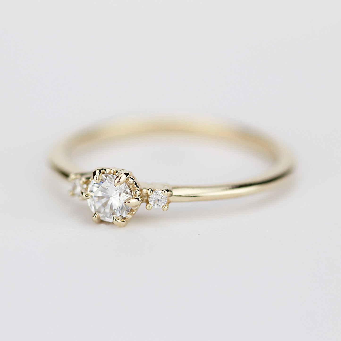 18 Karat Gold Dreistein Vintage-Kronen-Diamantring | 0,2 Karat Naturdiamant Verlobungsring