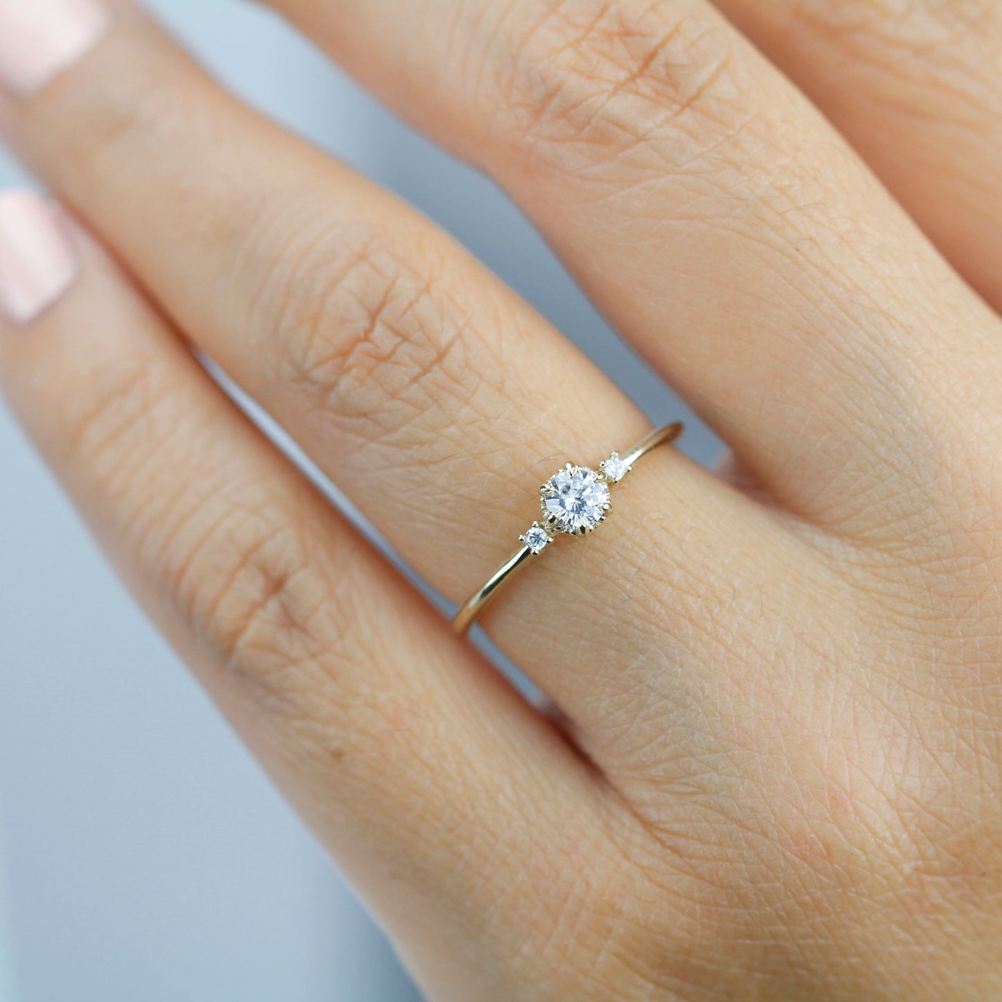 18 Karat Gold Dreistein Vintage-Kronen-Diamantring | 0,2 Karat Naturdiamant Verlobungsring
