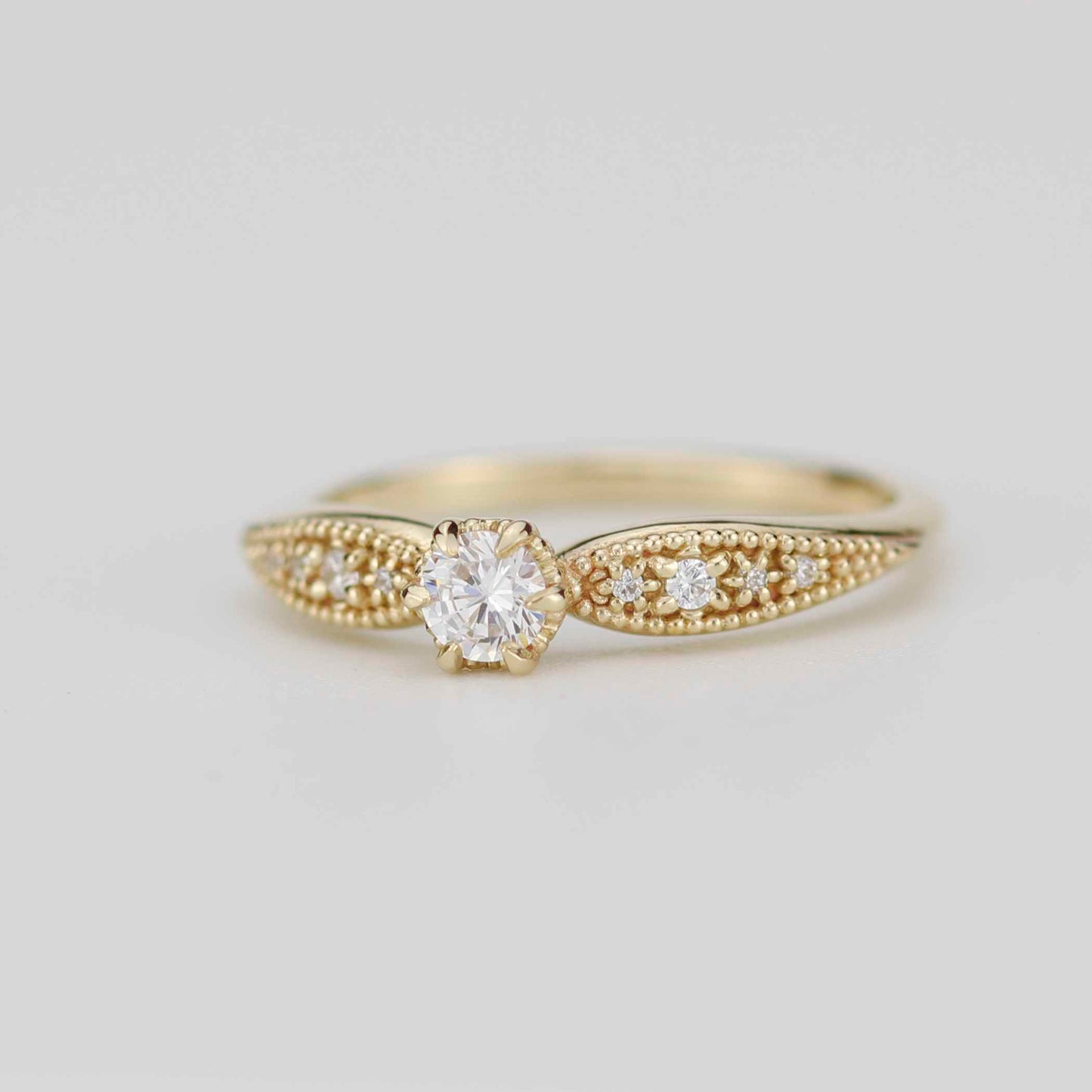 Milgrain tapered Solo Heirloom Ring | 18k gold and natural diamonds