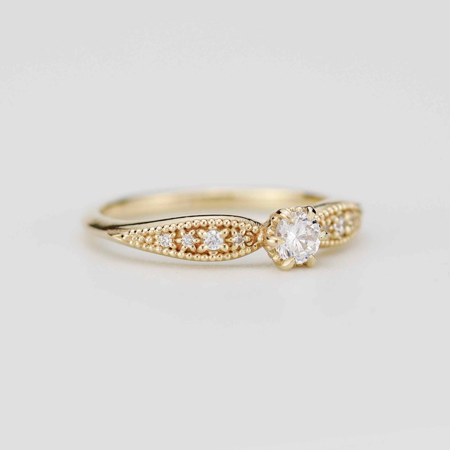 Milgrain tapered Solo Heirloom Ring | 18k gold and natural diamonds