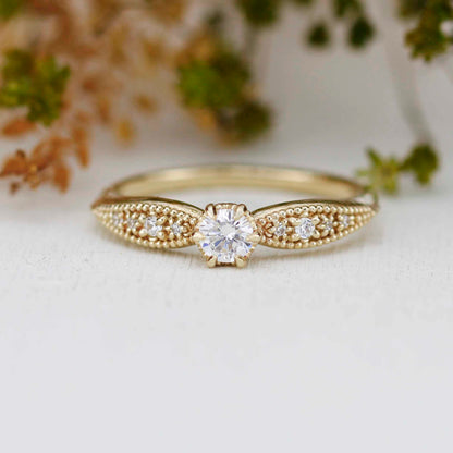 Milgrain tapered Solo Heirloom Ring | 18k gold and natural diamonds