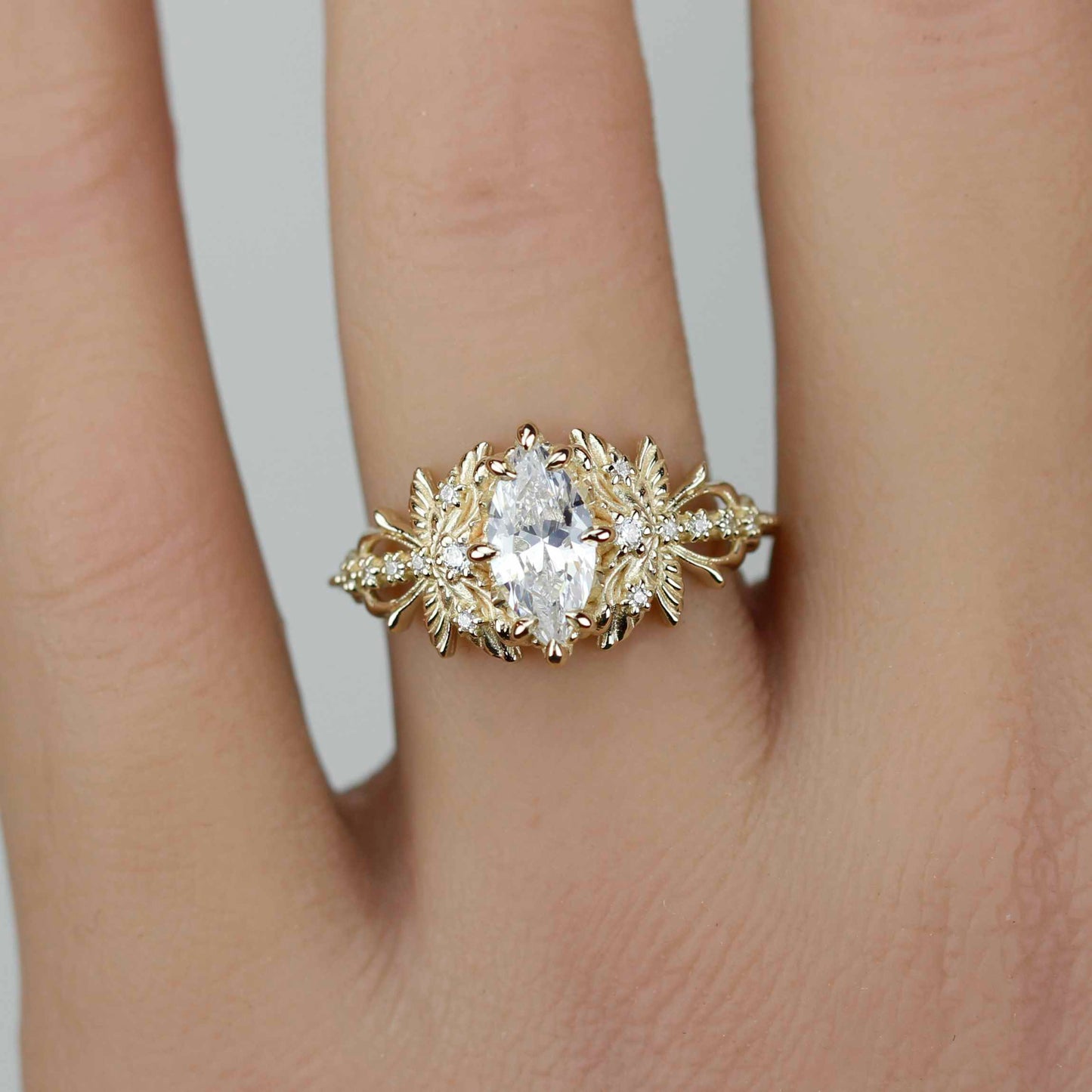 Dragonfly 18k Gold Engagement Ring, Certified 10x5mm Marquise Moissanit