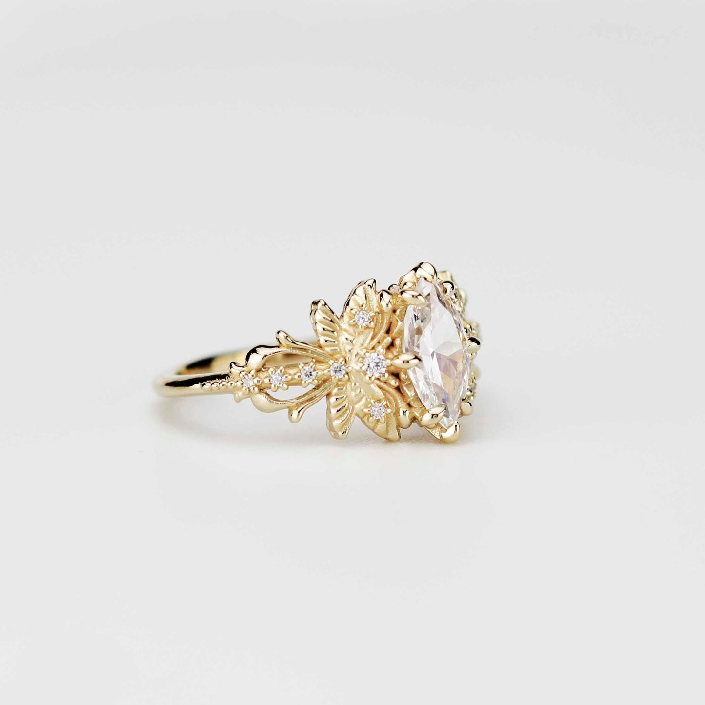 Dragonfly 18k Gold Engagement Ring, Certified 10x5mm Marquise Moissanit