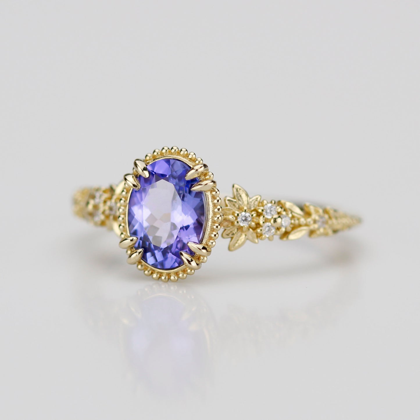 Anthea 18k Gold Ring with Natural Tanzanite and White Diamonds