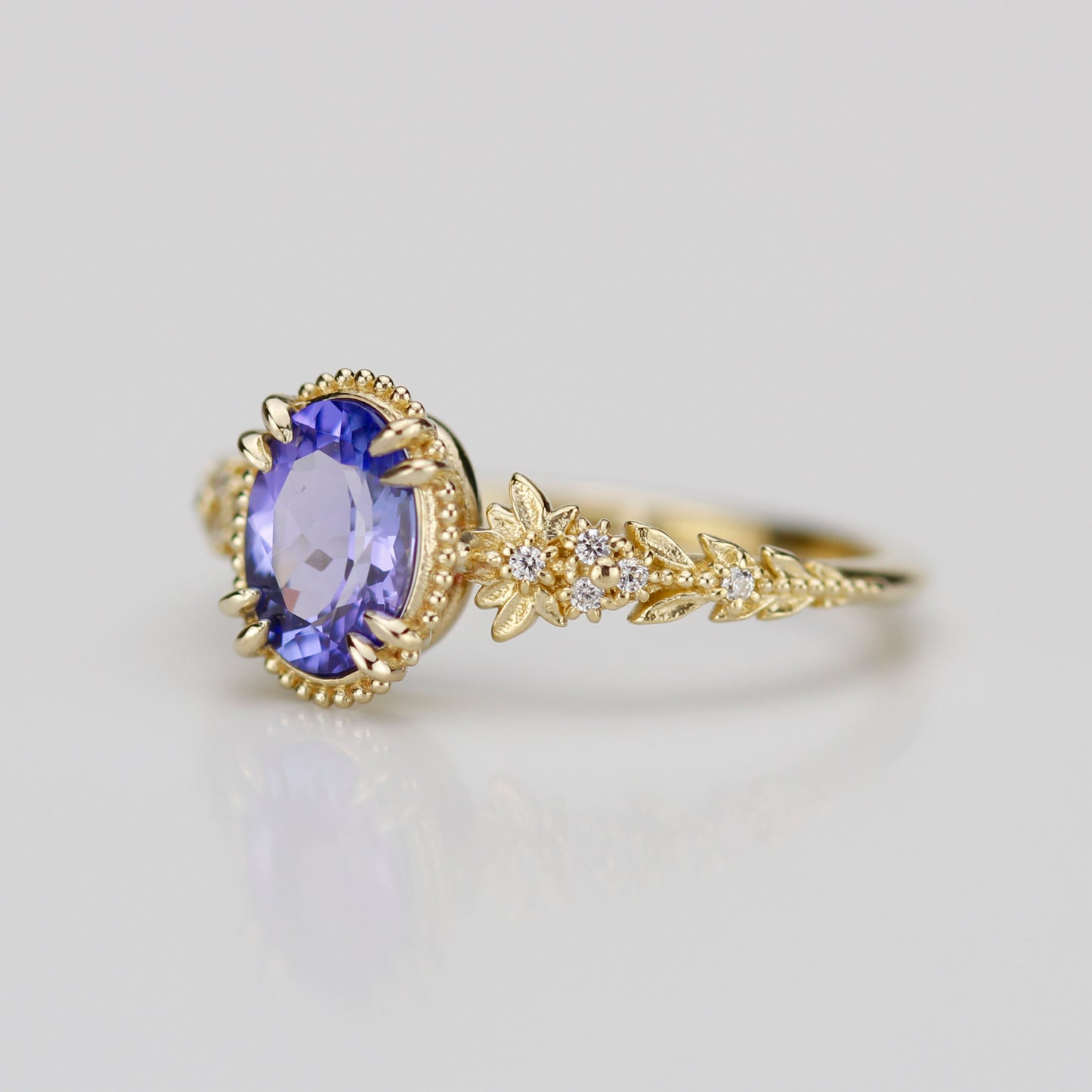 Anthea 18k Gold Ring with Natural Tanzanite and White Diamonds