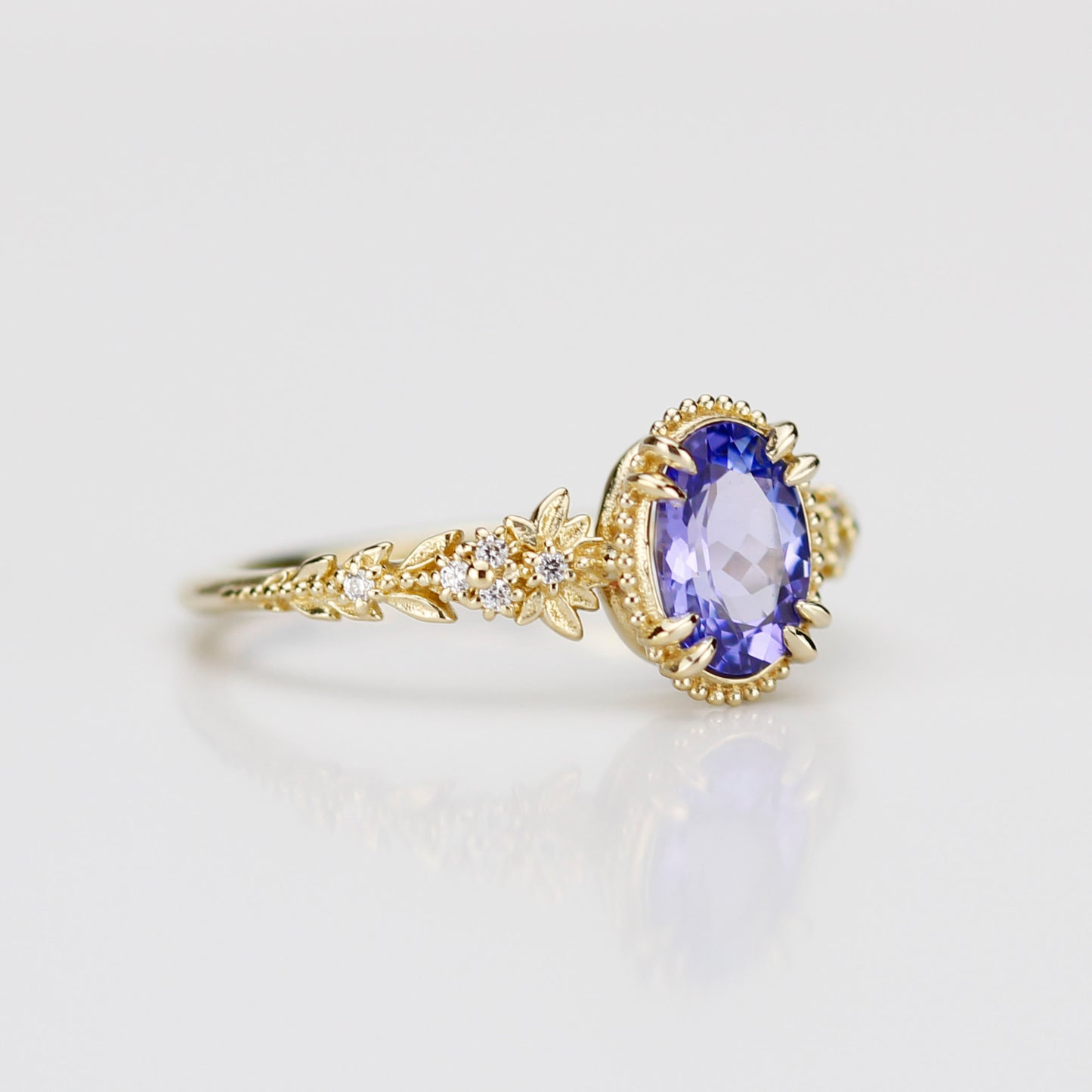 Anthea 18k Gold Ring with Natural Tanzanite and White Diamonds