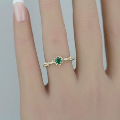 Emerald Ring with Leaves and Diamonds in 18k Gold - Round Rosmaris 4
