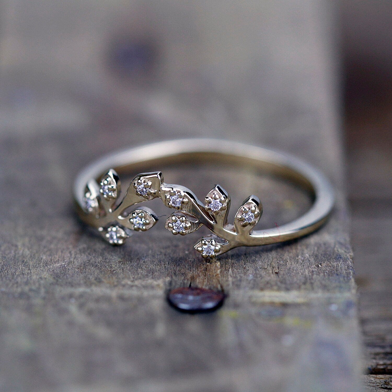 Dainty leaf ring, Leaf ring, small leaves wedding band, organic wedding band, leaf twig ring, twig ring, gold vine ring