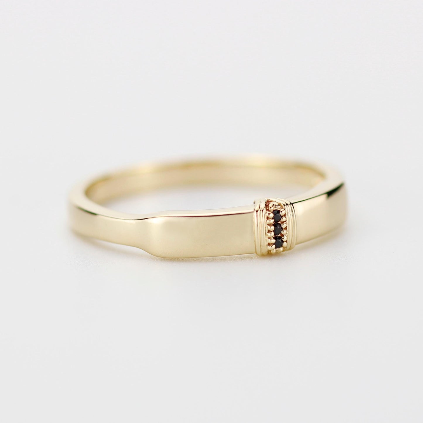 Mens Engagement Ring with Vertical Trio of Black Diamonds – Bold and Modern Design for a Distinctive, Sophisticated Style