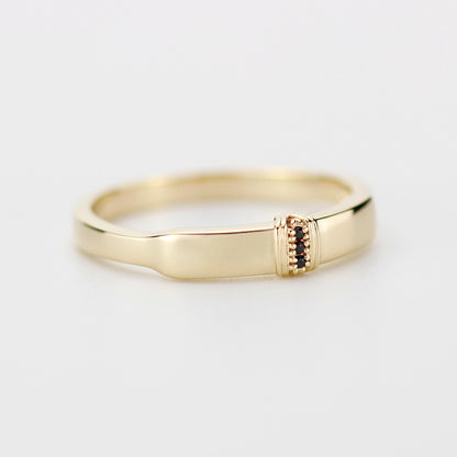 Mens Engagement Ring with Vertical Trio of Black Diamonds – Bold and Modern Design for a Distinctive, Sophisticated Style