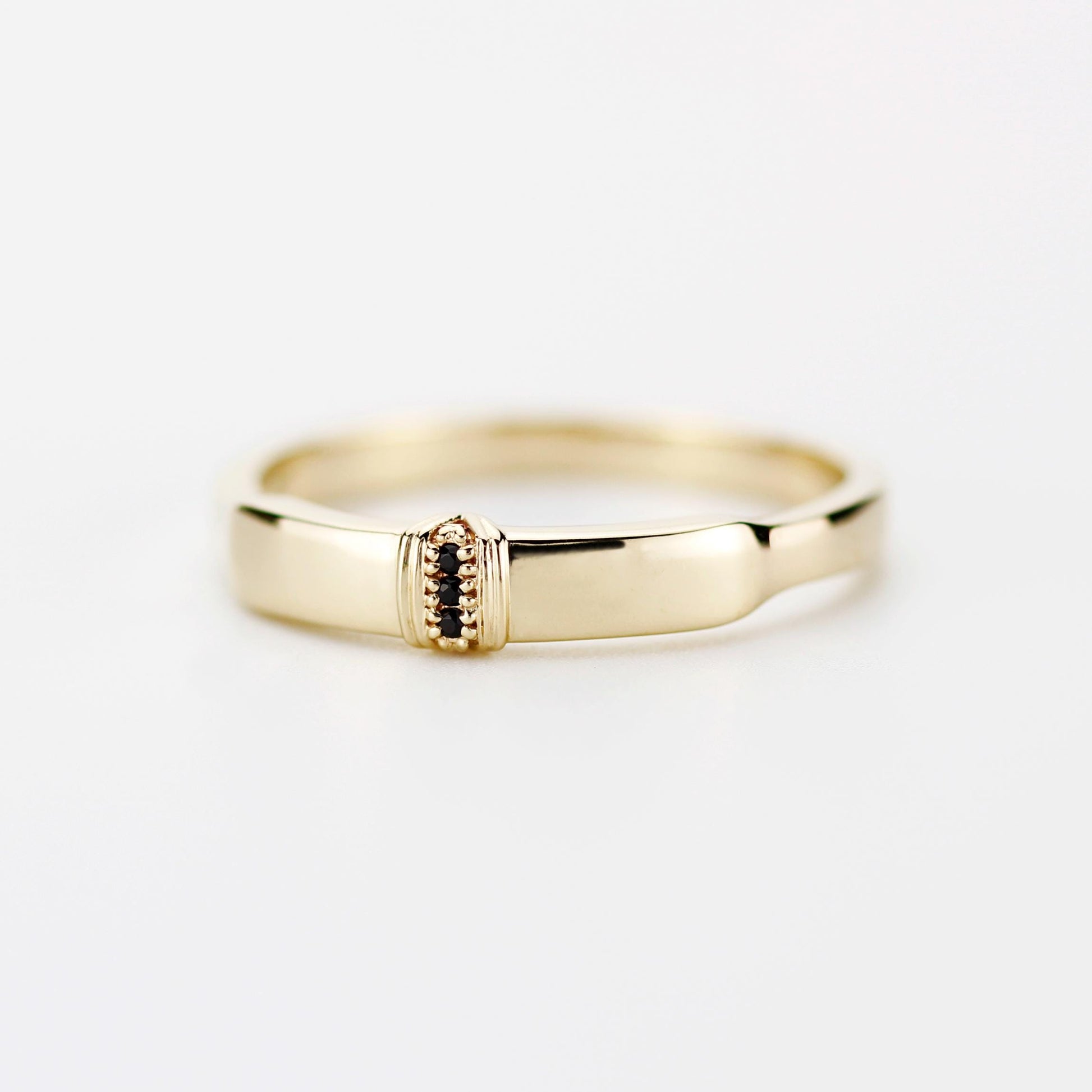 Mens Engagement Ring with Vertical Trio of Black Diamonds – Bold and Modern Design for a Distinctive, Sophisticated Style