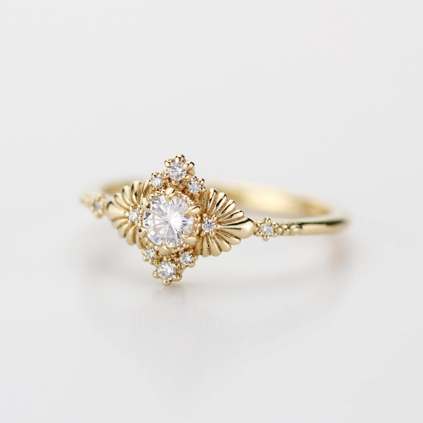 VINTAGE White DIAMOND RING With Art Deco Leaf Perfect Gift For Anniversary Or Engagement – Antique 18k Yellow Solid Gold Gemstone Ring