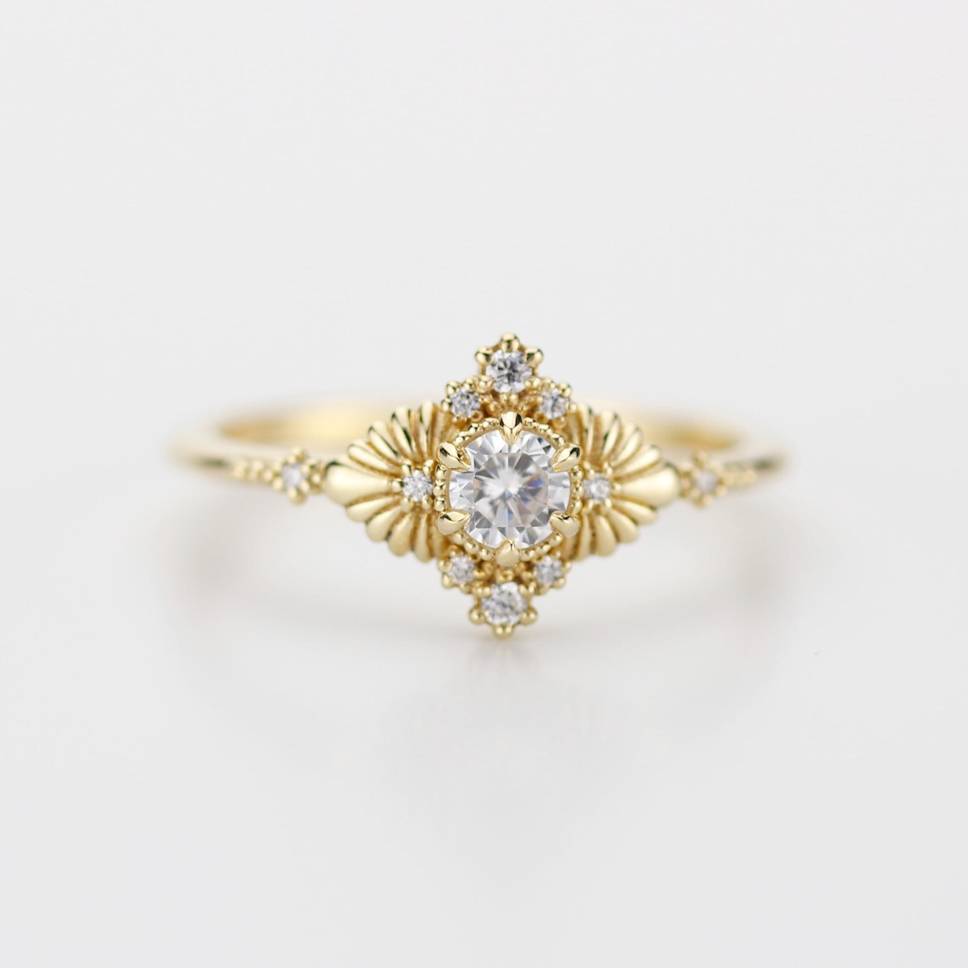VINTAGE White DIAMOND RING With Art Deco Leaf Perfect Gift For Anniversary Or Engagement – Antique 18k Yellow Solid Gold Gemstone Ring