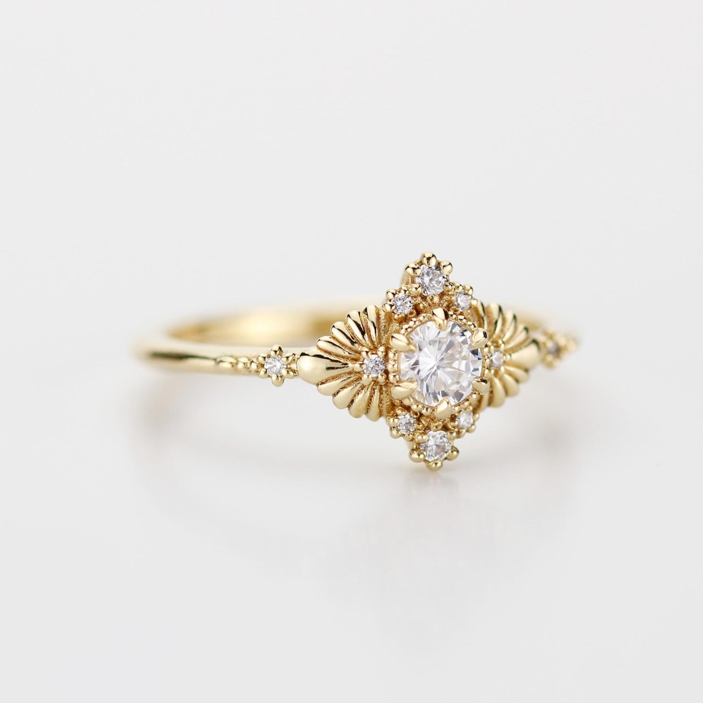VINTAGE White DIAMOND RING With Art Deco Leaf Perfect Gift For Anniversary Or Engagement – Antique 18k Yellow Solid Gold Gemstone Ring