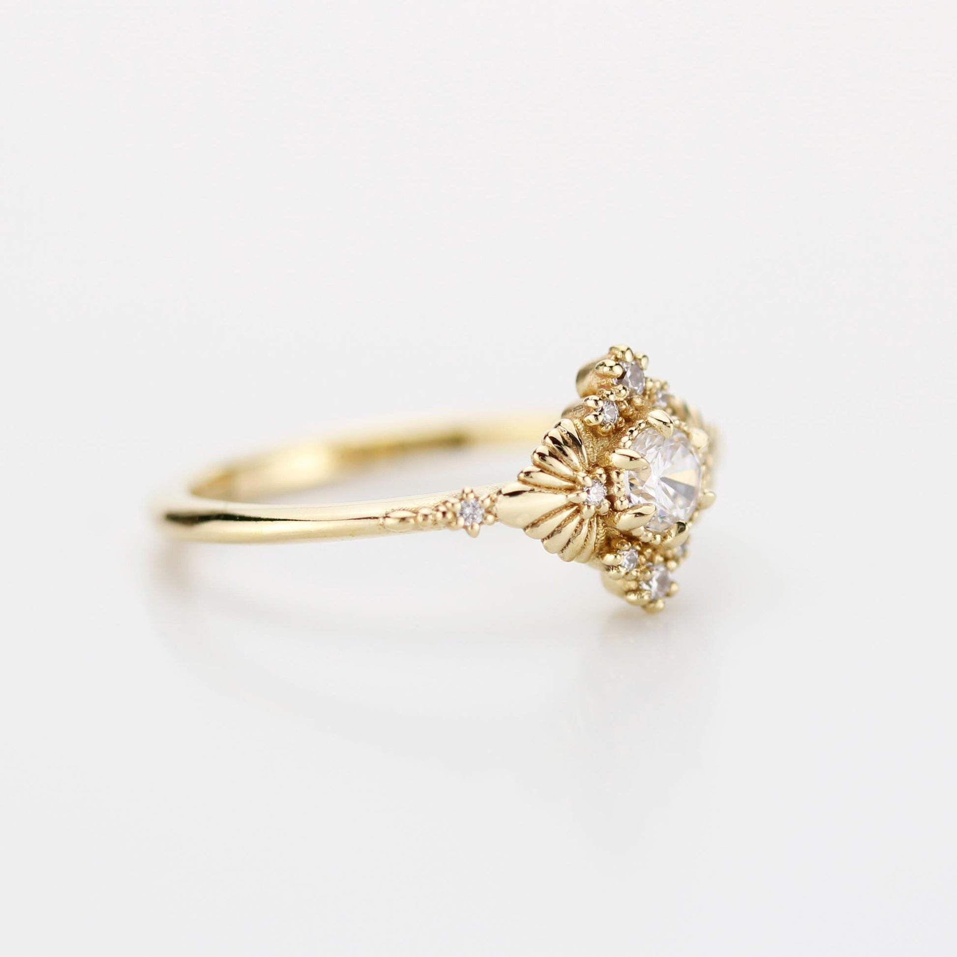 VINTAGE White DIAMOND RING With Art Deco Leaf Perfect Gift For Anniversary Or Engagement – Antique 18k Yellow Solid Gold Gemstone Ring