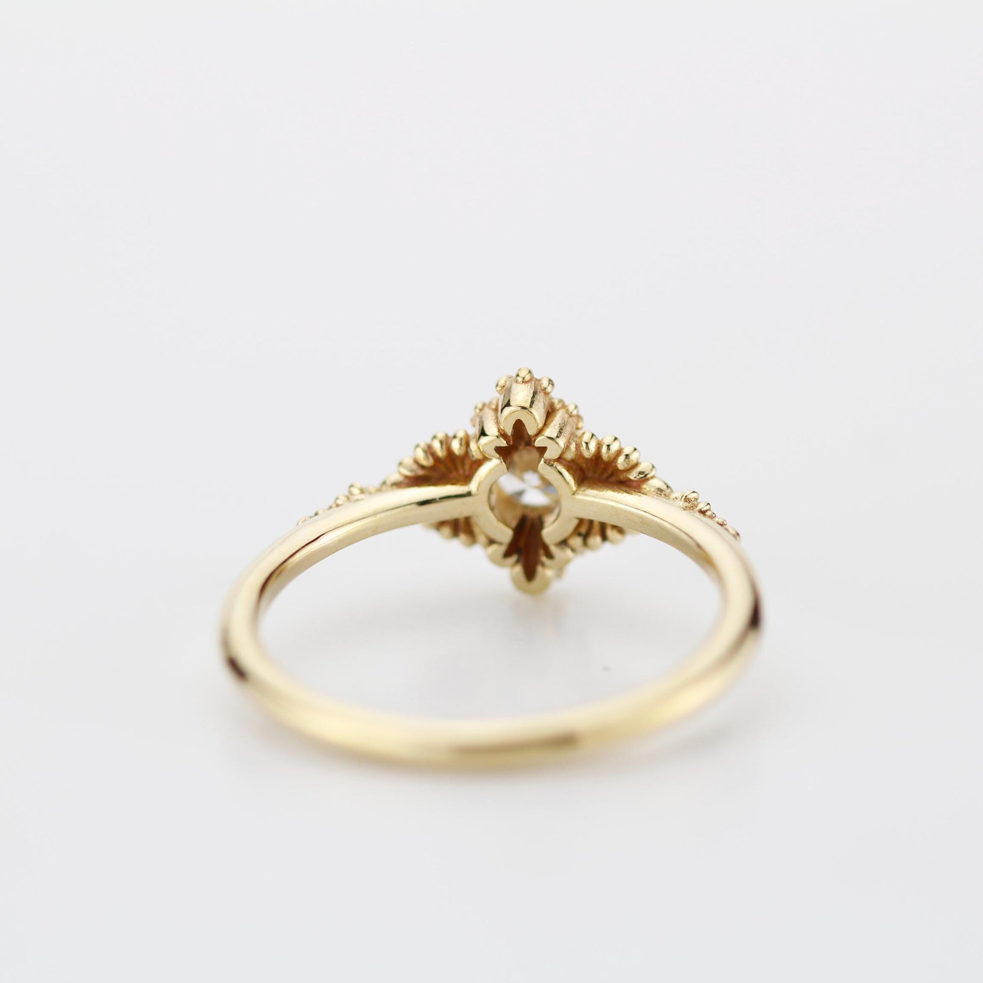 VINTAGE White DIAMOND RING With Art Deco Leaf Perfect Gift For Anniversary Or Engagement – Antique 18k Yellow Solid Gold Gemstone Ring