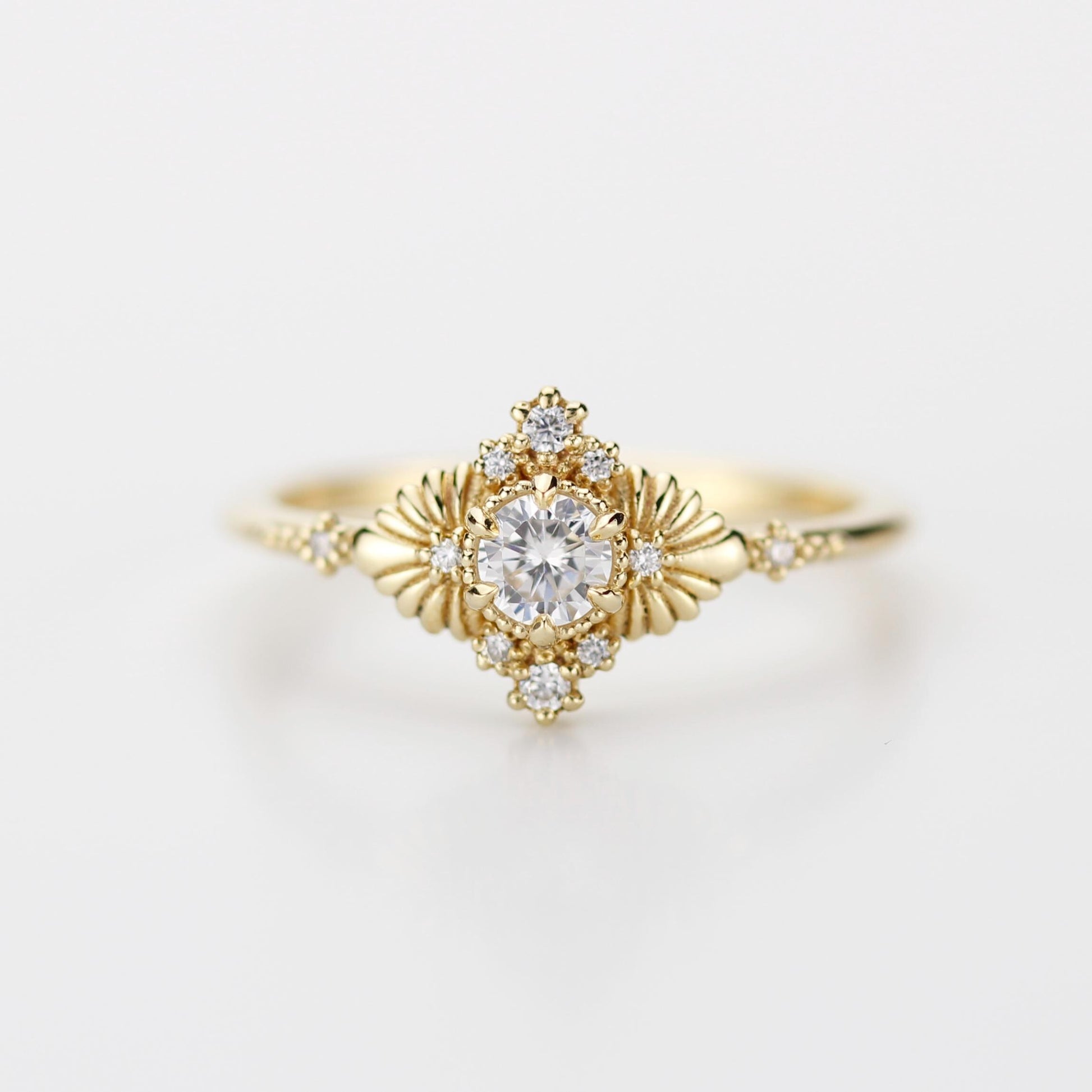 VINTAGE White DIAMOND RING With Art Deco Leaf Perfect Gift For Anniversary Or Engagement – Antique 18k Yellow Solid Gold Gemstone Ring