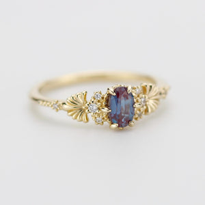 18K Gold Alexandrite Engagement Ring with Natural Diamond Side Stones – Vintage-Inspired Lab-Created Alexandrite Jewelry for Women