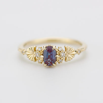 18K Gold Alexandrite Engagement Ring with Natural Diamond Side Stones – Vintage-Inspired Lab-Created Alexandrite Jewelry for Women