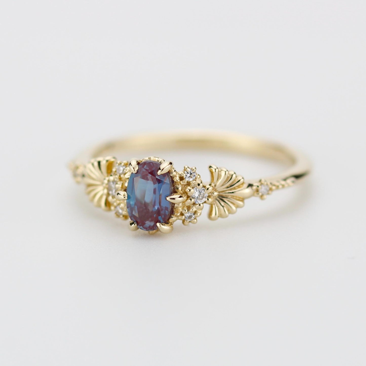 18K Gold Alexandrite Engagement Ring with Natural Diamond Side Stones – Vintage-Inspired Lab-Created Alexandrite Jewelry for Women