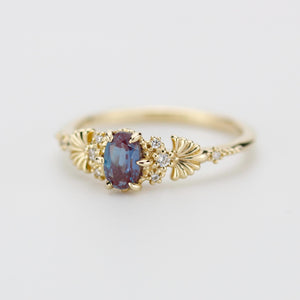 18K Gold Alexandrite Engagement Ring with Natural Diamond Side Stones – Vintage-Inspired Lab-Created Alexandrite Jewelry for Women