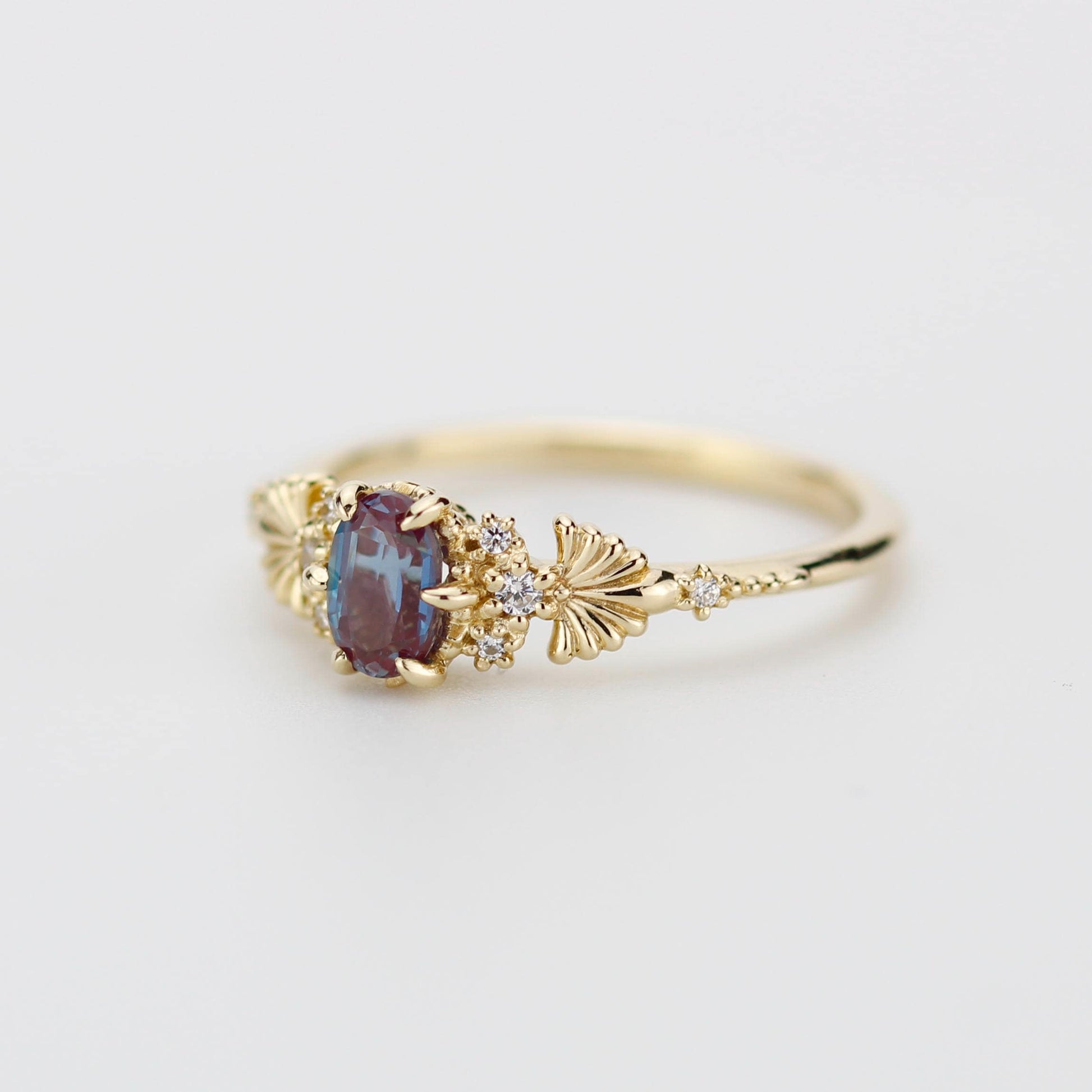 18K Gold Alexandrite Engagement Ring with Natural Diamond Side Stones – Vintage-Inspired Lab-Created Alexandrite Jewelry for Women