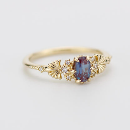 18K Gold Alexandrite Engagement Ring with Natural Diamond Side Stones – Vintage-Inspired Lab-Created Alexandrite Jewelry for Women