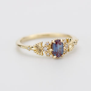 18K Gold Alexandrite Engagement Ring with Natural Diamond Side Stones – Vintage-Inspired Lab-Created Alexandrite Jewelry for Women