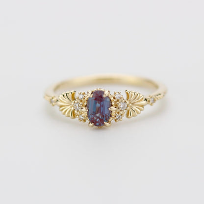 18K Gold Alexandrite Engagement Ring with Natural Diamond Side Stones – Vintage-Inspired Lab-Created Alexandrite Jewelry for Women