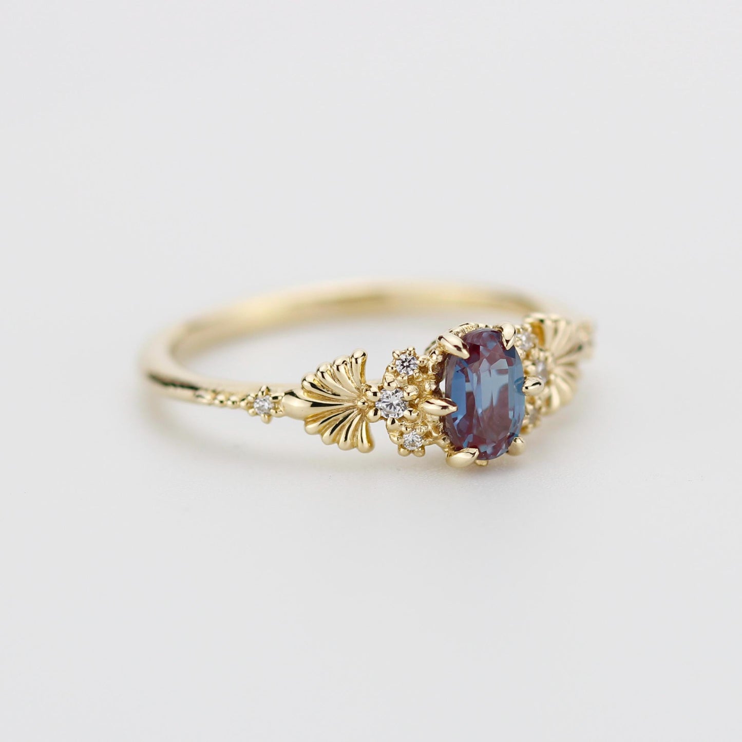 18K Gold Alexandrite Engagement Ring with Natural Diamond Side Stones – Vintage-Inspired Lab-Created Alexandrite Jewelry for Women