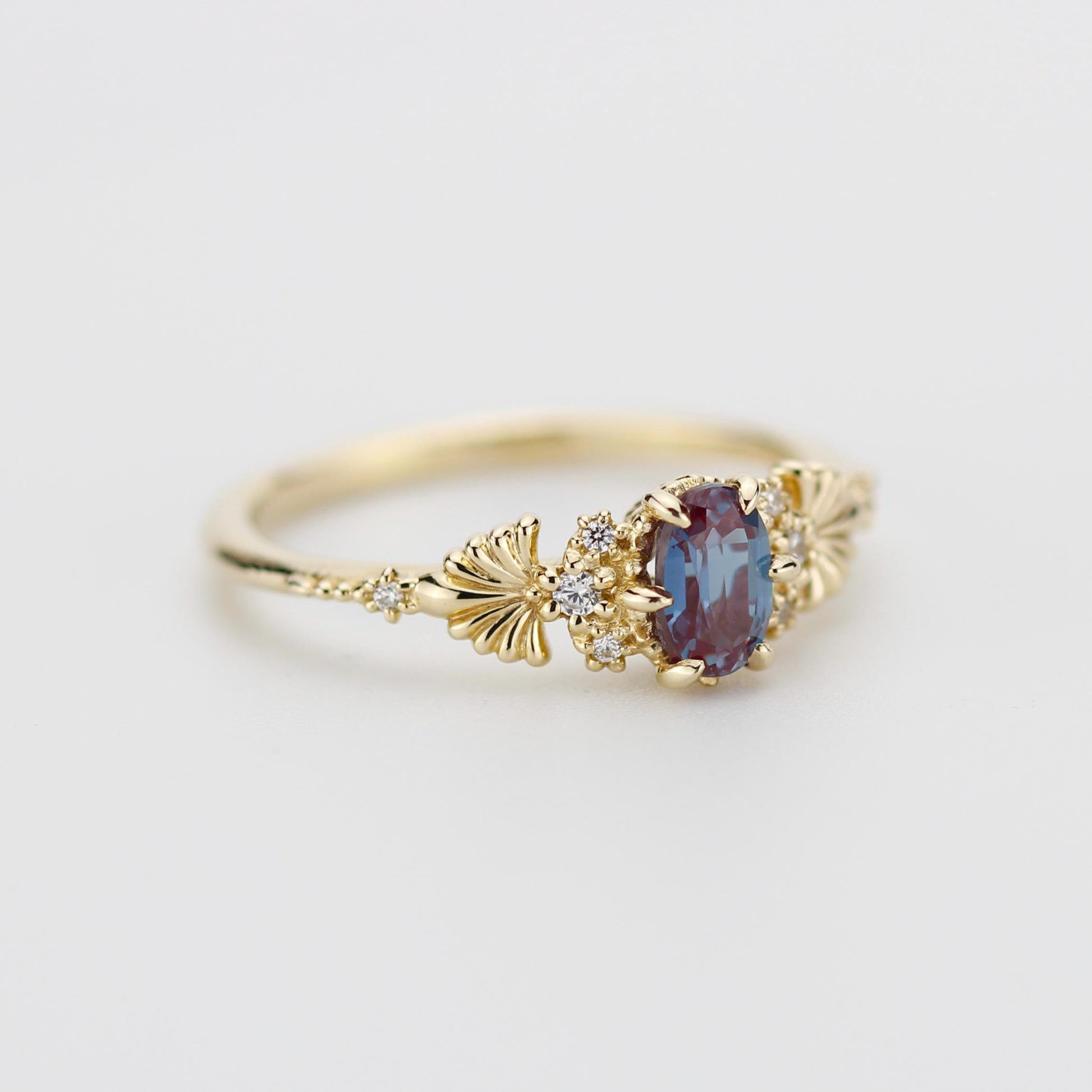 18K Gold Alexandrite Engagement Ring with Natural Diamond Side Stones – Vintage-Inspired Lab-Created Alexandrite Jewelry for Women