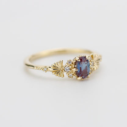 18K Gold Alexandrite Engagement Ring with Natural Diamond Side Stones – Vintage-Inspired Lab-Created Alexandrite Jewelry for Women