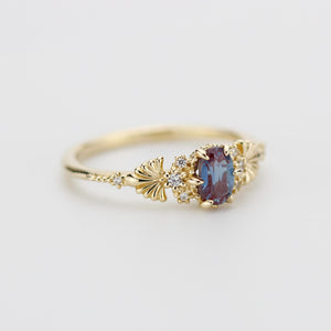 18K Gold Alexandrite Engagement Ring with Natural Diamond Side Stones – Vintage-Inspired Lab-Created Alexandrite Jewelry for Women