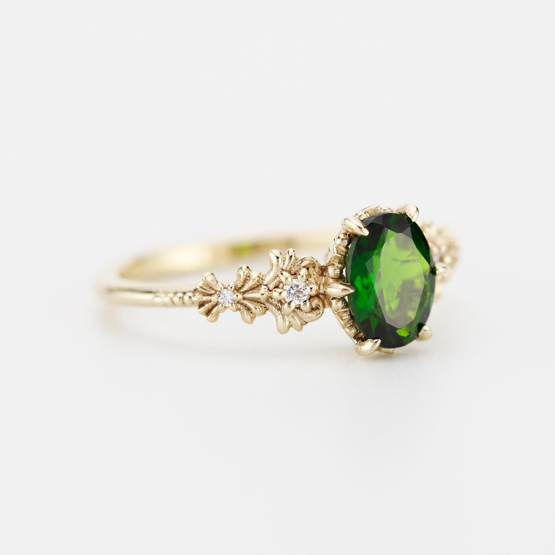 Vintage Floral Engagement Ring – Natural Chrome Diopside Oval Gem with Diamonds – 18K Solid Gold Handmade Ring