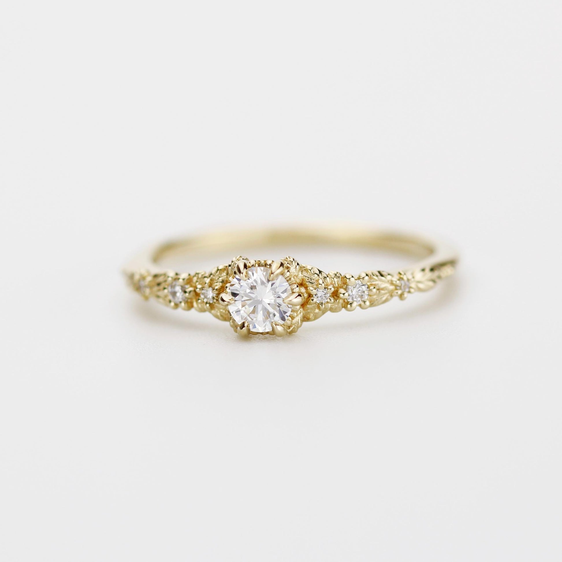Vintage-Inspired 18K Gold Engagement Ring with round Natural Diamond, Leaf Detail, and Nature-Inspired Design, Unique Wedding Ring