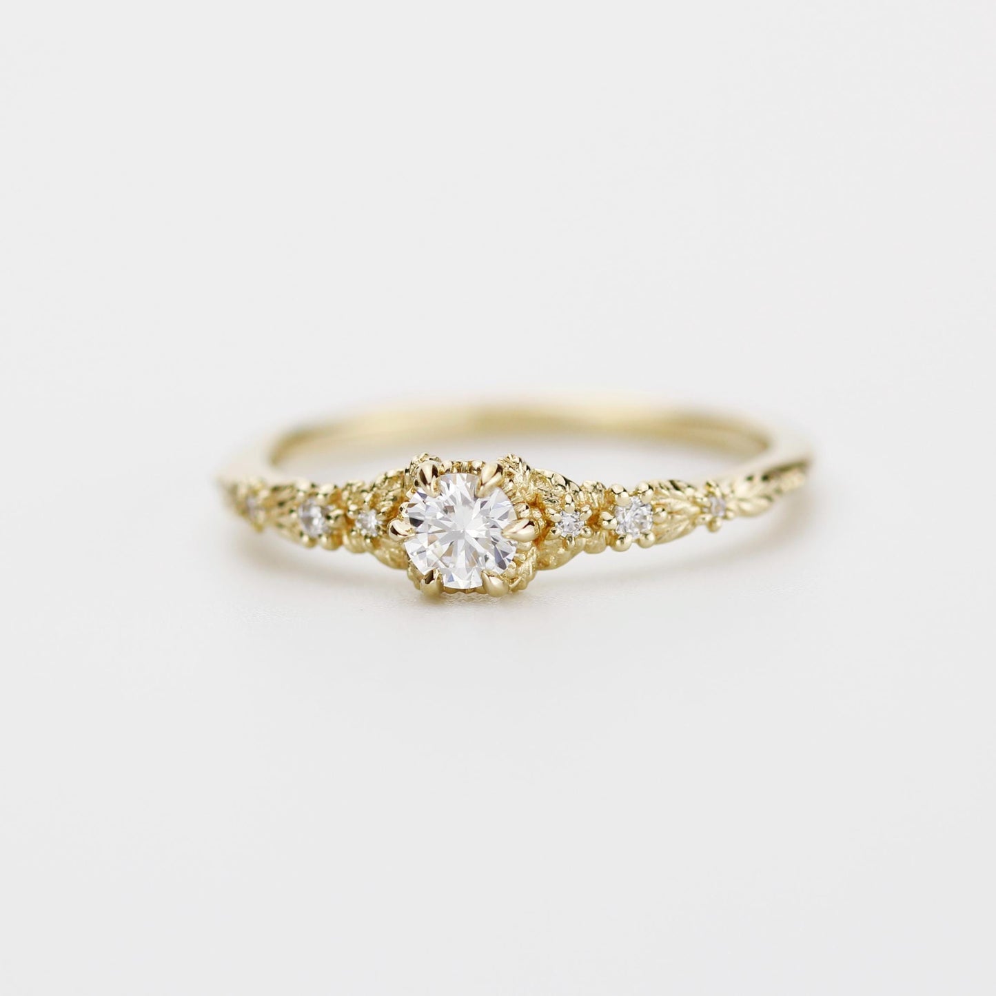 Vintage-Inspired 18K Gold Engagement Ring with round Natural Diamond, Leaf Detail, and Nature-Inspired Design, Unique Wedding Ring