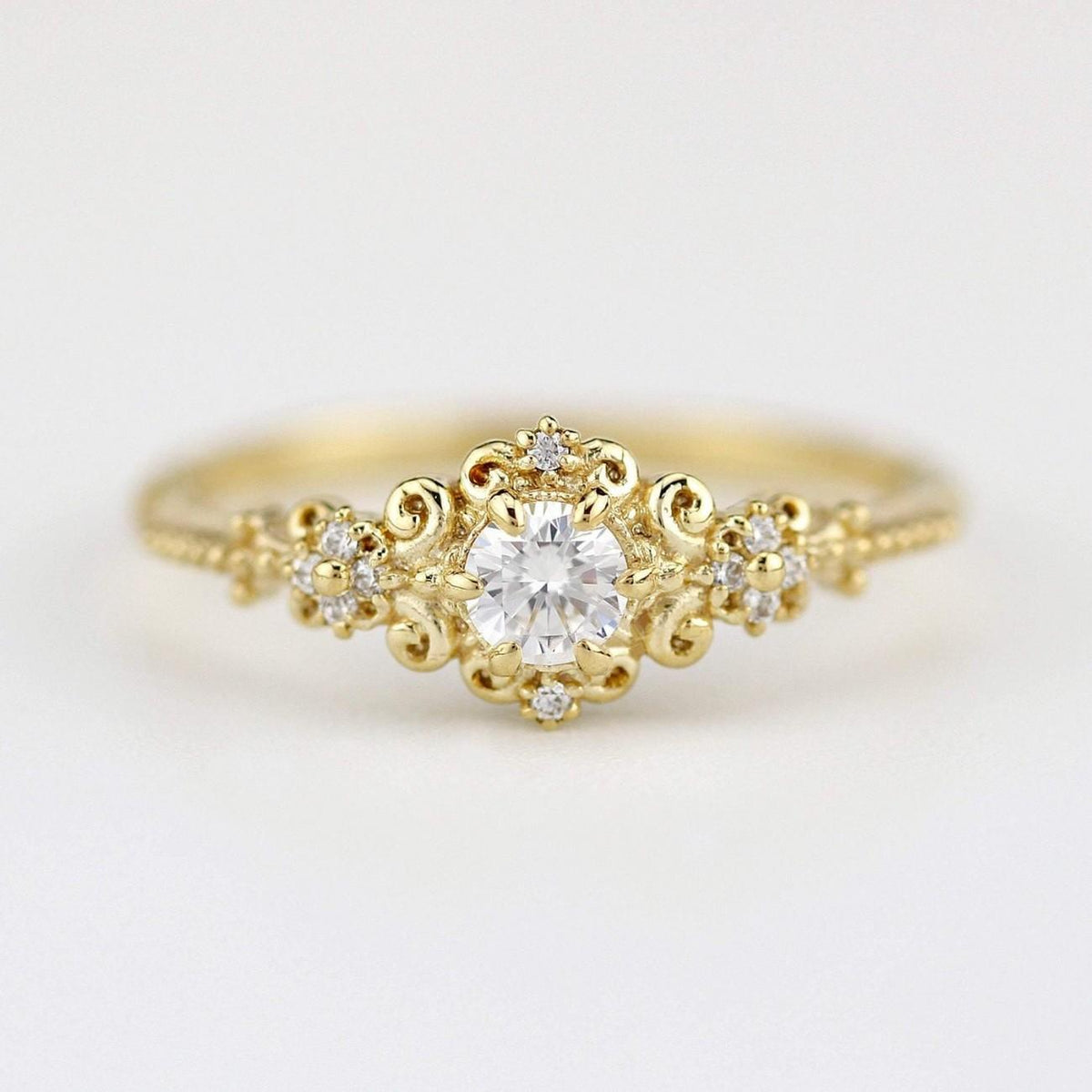 18k gold art deco ring with a 4 mm round lab grown diamond, front view