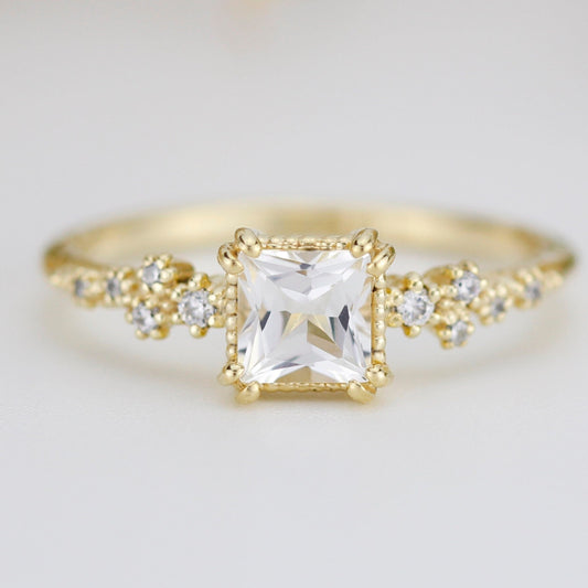 18k gold floral ring with a 5x5 mm princess cut lab grown diamond, 0.8 carat