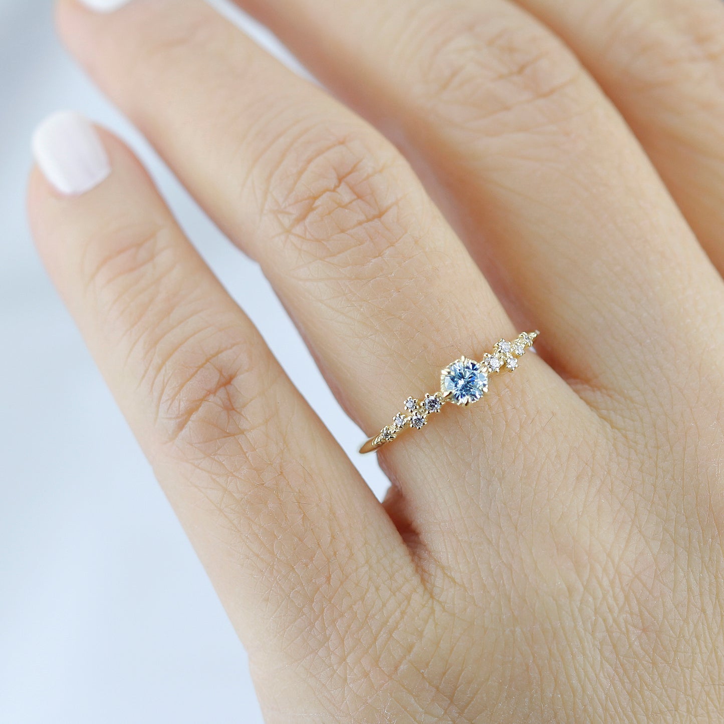 Schlichter Verlobungsring mit Aquamarin und Diamanten, minimalistischer Verlobungsring | R295AQ