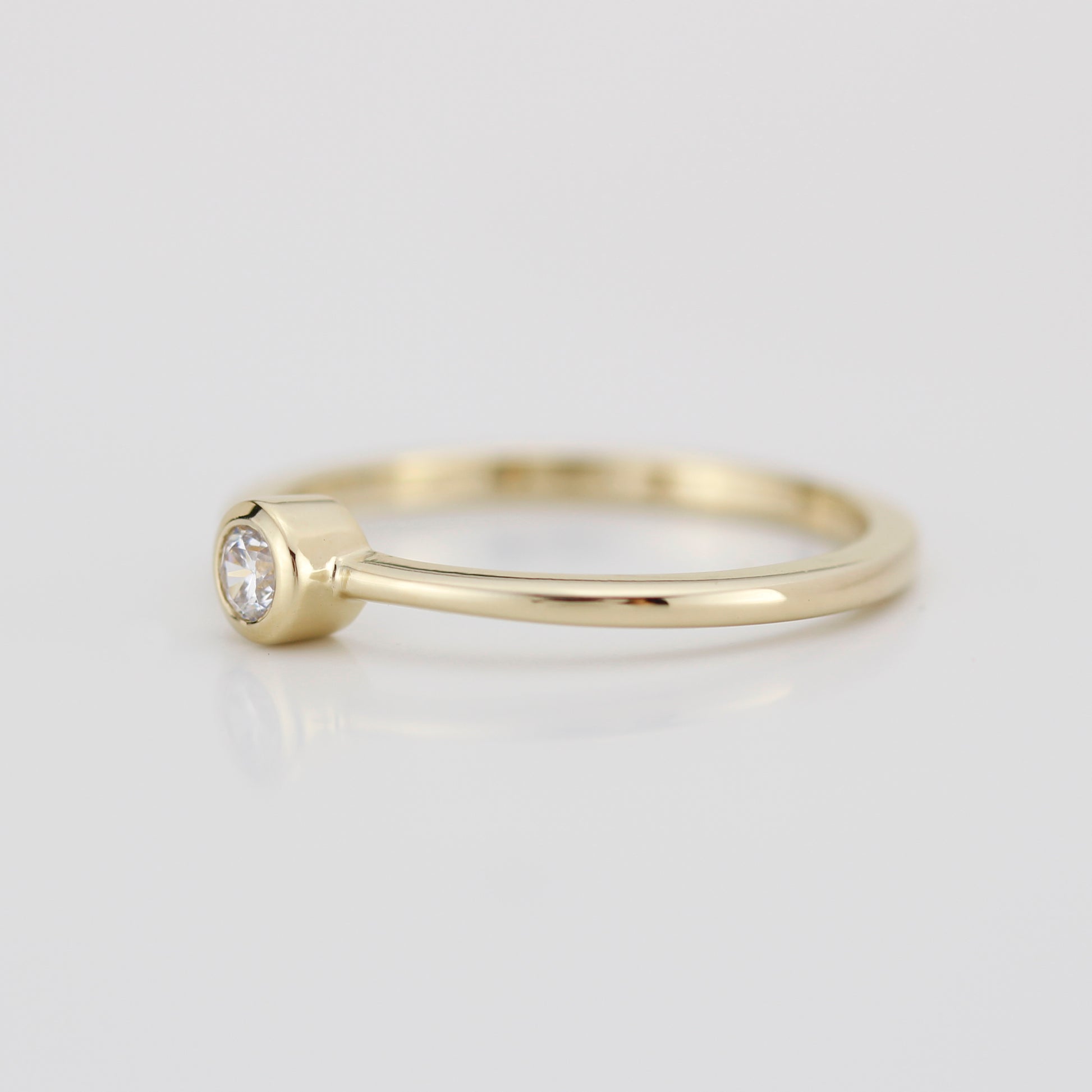 Round bezel set engagement ring | 3mm  bezel set engagement ring round R149 - NOOI JEWELRY